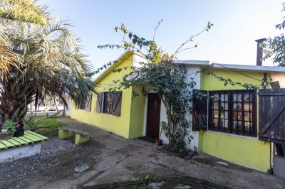 Interesante casa de 2 dorm y 2 baños en venta en Barrio San Francisco - Maldonado. Renta o Vivienda permanente