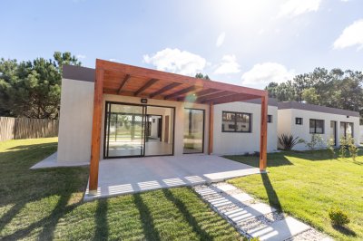 Barrio cerrado en Barra Verde. Casas de 3 dormitorios a estrenar. a 700 mts de Playa de Montoya. 
