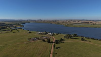 Chacra de 6has con construcción en venta en Laguna de los Cisnes.