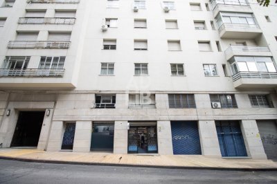Venta Local Comercial con Renta 