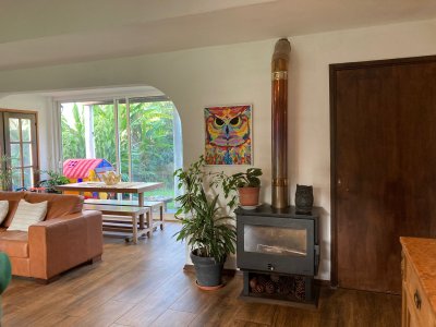 CASA EN VENTA DE 3 DORMITORIOS 