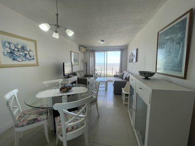 Venta de apartamento de 2 DORMITORIOS con piscina, sauna, gym y más en la Península de Punta del Este