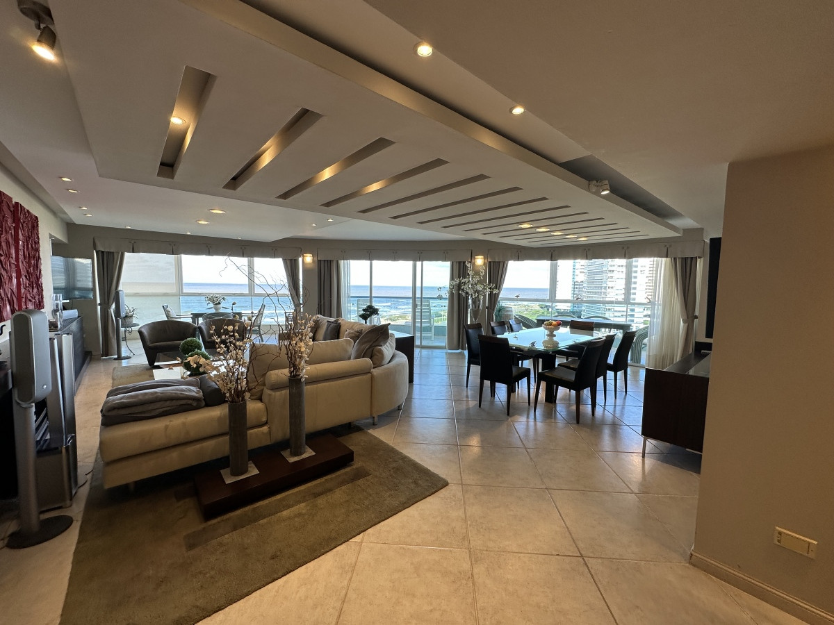 Imagen de SUPER APARTAMENTO EN LA BRAVA, 3 DORMITORIOS Y DEP. PARRILLERO PROPIO EN VENTA PUNTA DEL ESTE