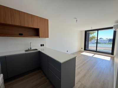 Alquiler apartamento 1 dormitorio con terraza a estrenar en La Blanqueada. 
