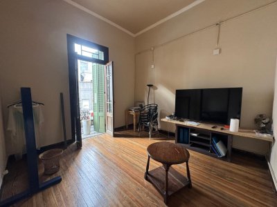 Alquiler apartamento 4 dormitorios en Ciudad Vieja. 