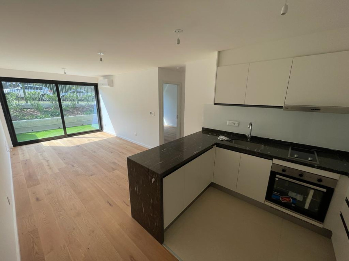 Venta apartamento 1 dormitorio con patio en rambla de Malvín