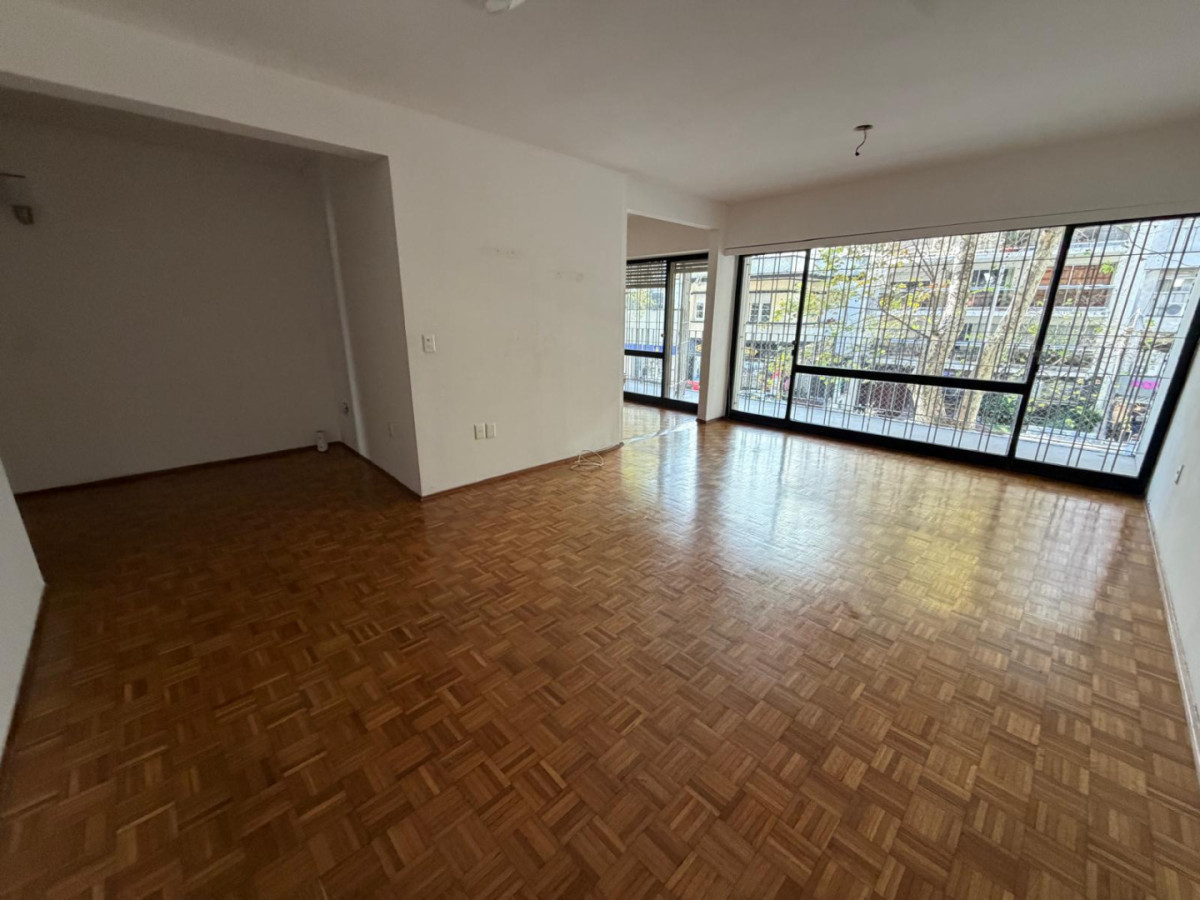 Venta apartamento 4 dormitorios y garage en Pocitos