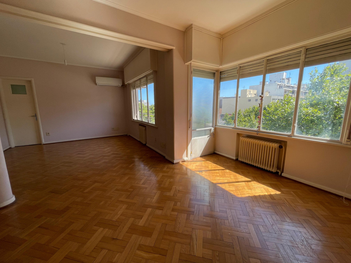 Venta apartamento 3 dormitorios y servicio en Centro