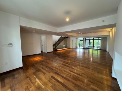 Venta casa excepcional de 4 dormitorios, garage y espacio verde en Punta Carretas