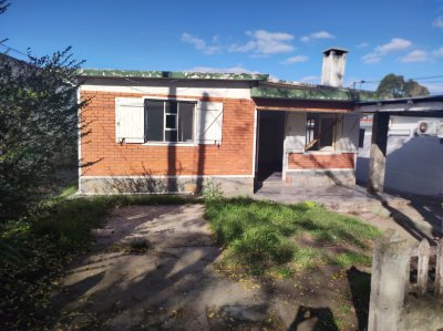 Se vende 2 casas en el mismo padrón Piriápolis, Urquiza y Buenos Aires 