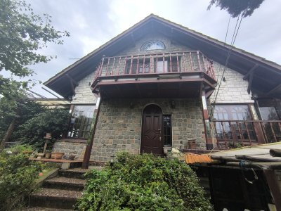 Se vende hermosa casona de estilo europeoubicada a pocos metros del mar, Playa Hermosa, 1100 M2 de terreno