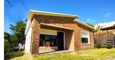 Se vende en Piriápolis casa de 2 dormitorios 