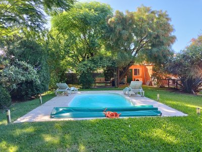 Hermosa casa de 3 dormitorios,  con piscina, Playa Grande  