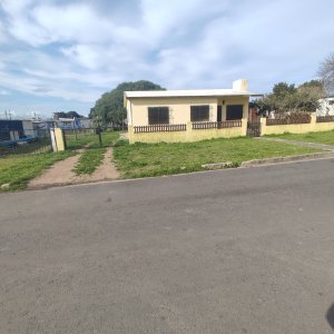Se vende casa de 3 dormitorios con 338 mts 2 de terreno en Pan de Azúcar 