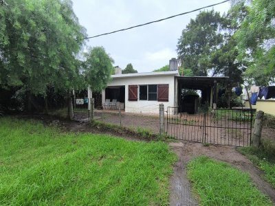Se vende casa ubicada en Playa Hermosa, construcción tradicional 