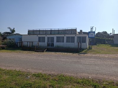 Se vende local con frente a ruta 9