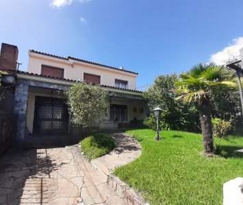 IDEAL EMPRESA , VIVIENDA- PROPIEDAD DE 500mts SOBRE AVENIDA GRAL PAZ - PUNTA GORDA - MALVIN 
