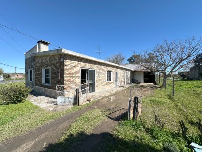 Casa en venta en Canelón Chico, sobre ruta.