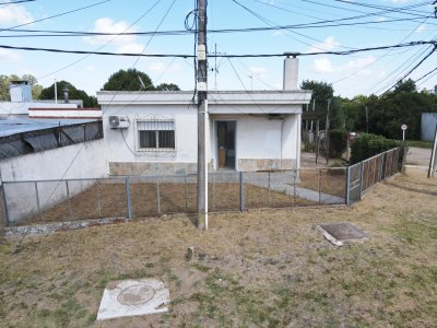 Casa en venta Progreso, terreno esquina buena costrucción.