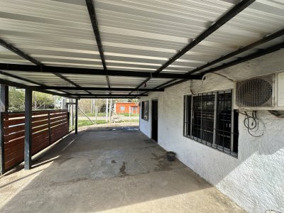 Vendo casa en 18 de Mayo, 2 dormitorio, parrillero, alero