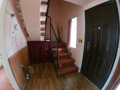 Casa en dos niveles venta Progreso, 3 dormitorios, parrillero, estacionamiento, con renta