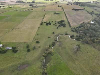 Chacra de 5 has en Los Cerrillos, cañada, alambrados, muy lindo entorno!