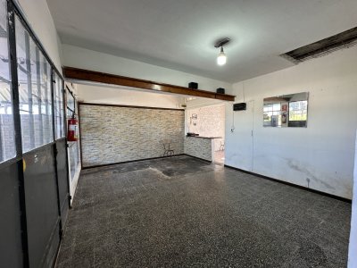 Alquiler de local comercial en Los Cerrillos, buena ubicación!