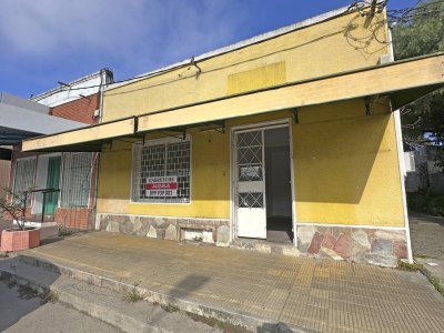 Alquiler de Local comercial en Los Cerrillos, sobre avenida! 