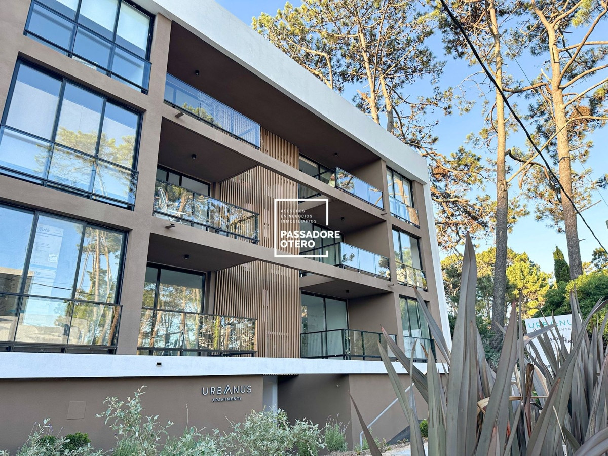 Apartamento en Venta 3 dormitorios 2 baños con cochera en Punta del Este 