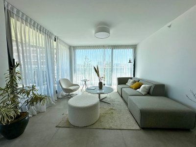 Venta Apartamento de Categoría en Carrasco Este 3 Dormitorios 3 Baños Vista al Lago a Estrenar