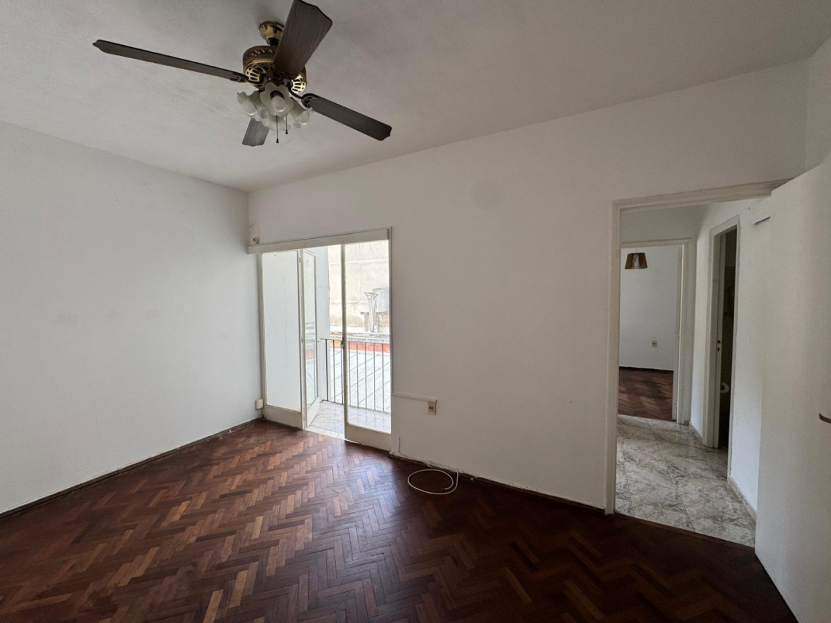 Alquiler Apartamento 1 Dormitorio Segundo Piso por Escalera Pocitos Roque graseras Montevideo