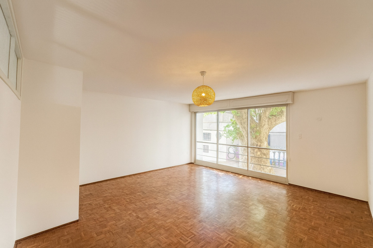 Alquiler Apartamento 3 Dormitorios 2 Baños Patio Centro Montevideo