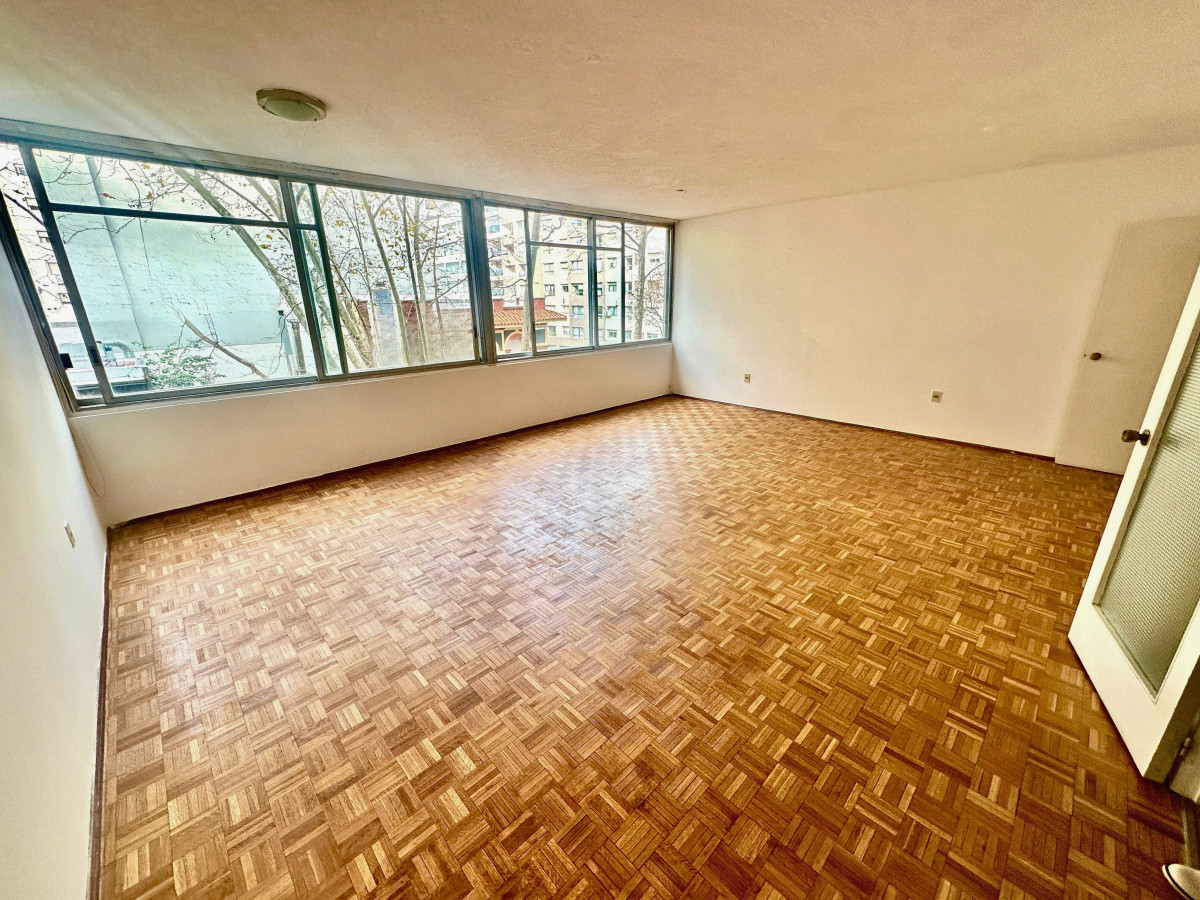 Venta Apartamento con RENTA 3 Dormitorios 2 Baños Pocitos Montevideo