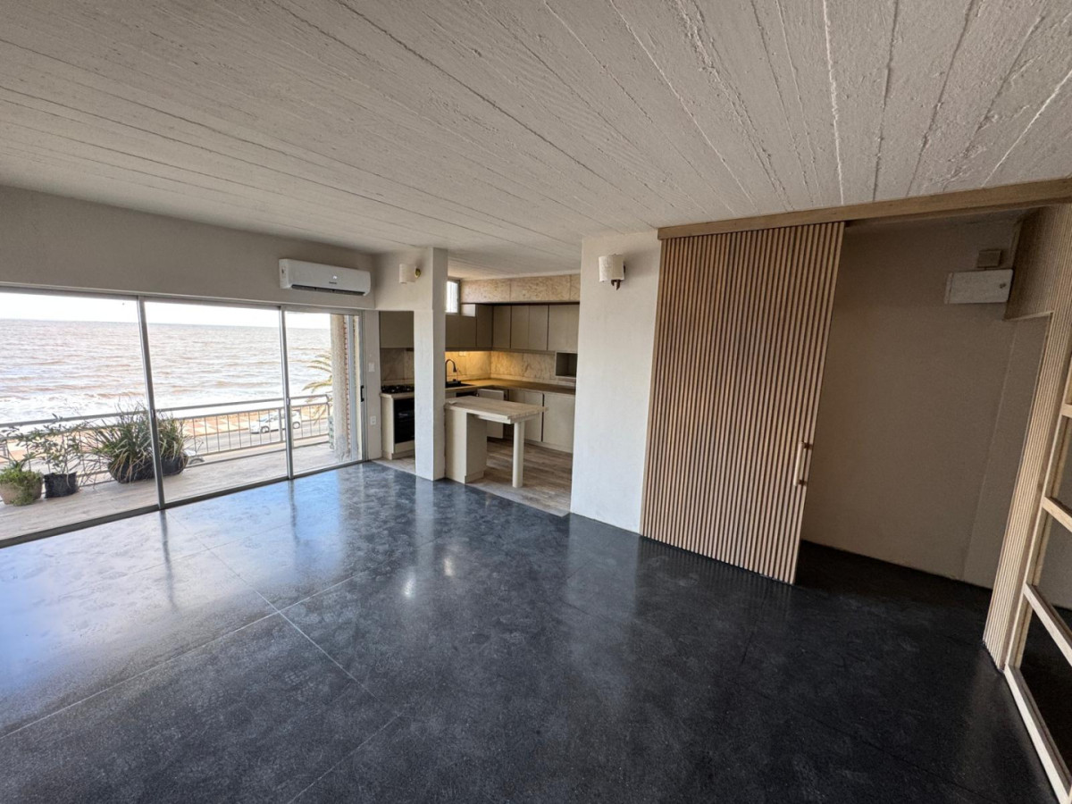 Alquiler Apartamento 2 Dormitorios frente al Mar. Malvin, Montevideo