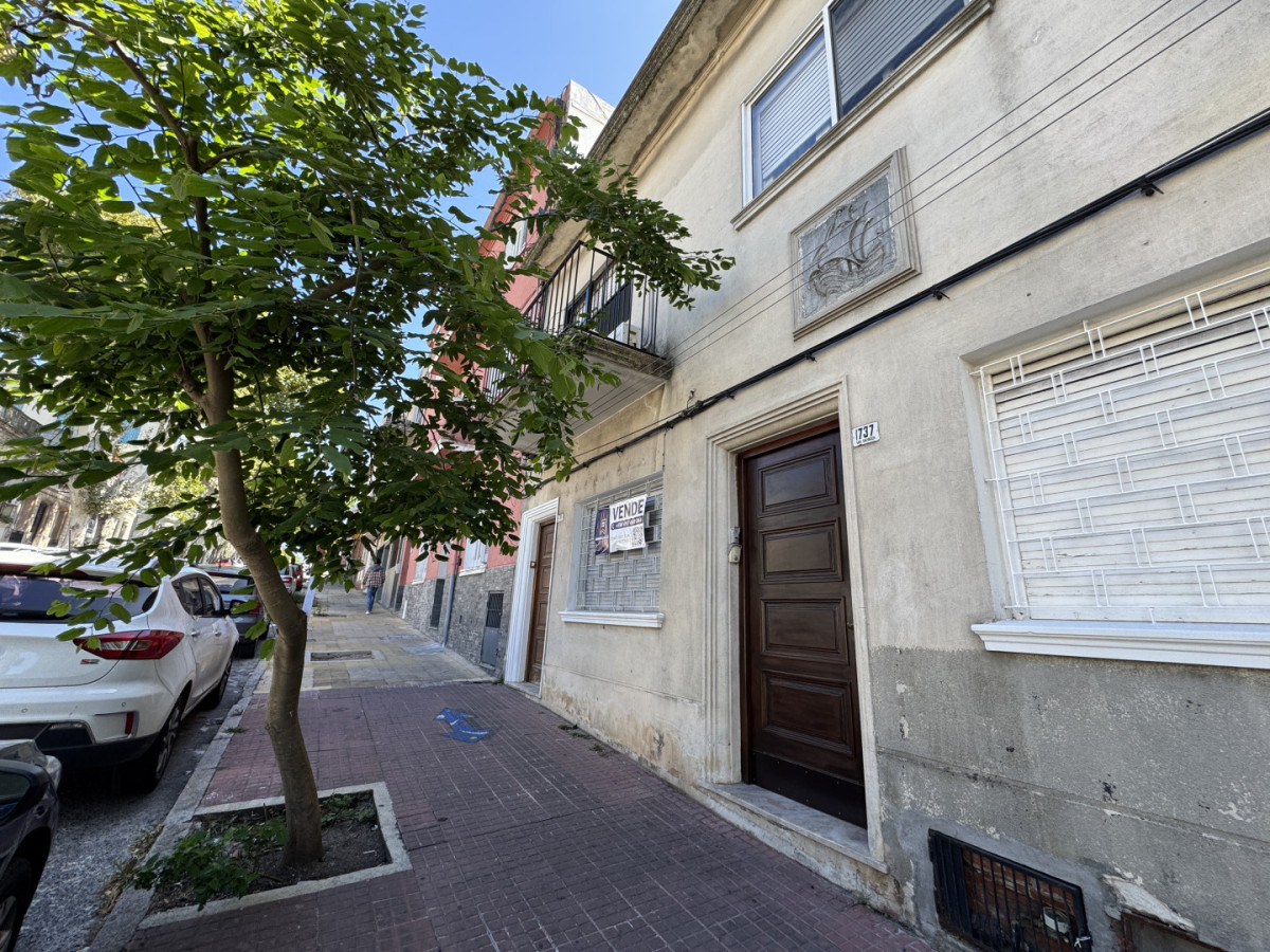 Venta Casa 2 Dormitorios con patio Palermo Montevideo 