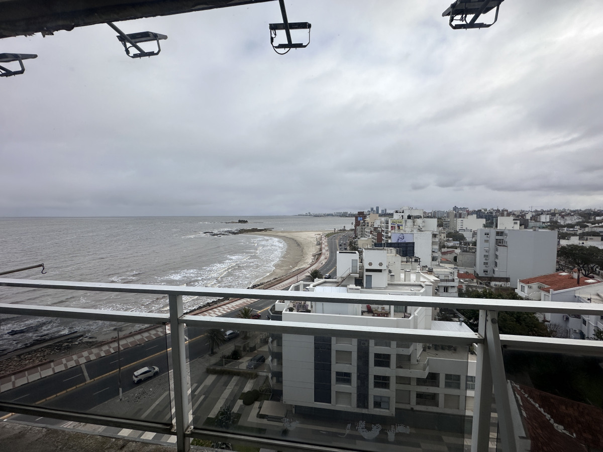 Venta Apartamento 3 Dormitorios 2 baños garage frente a la rambla malvin sur Montevideo