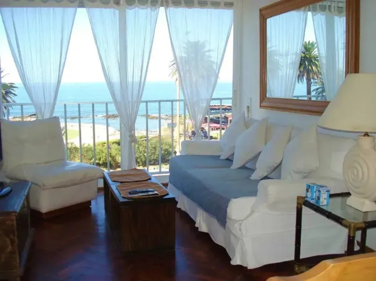 Alquiler Apartamento Amoblado 2 Dormitorios frente a la rambla Pocitos Montevideo