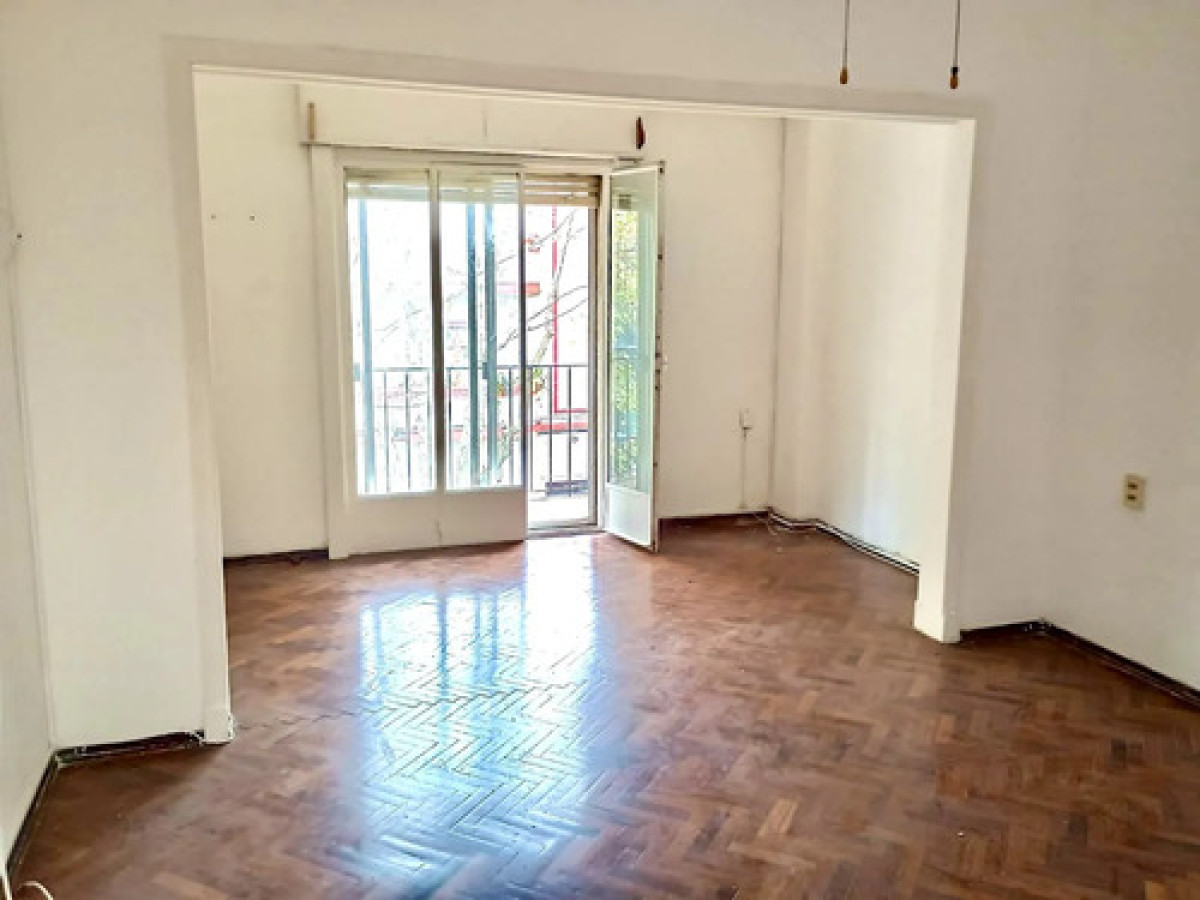 Alquiler Apartamento 3 Dormitorios 2 Baños con Balcon al frente. Cordon, Montevideo
