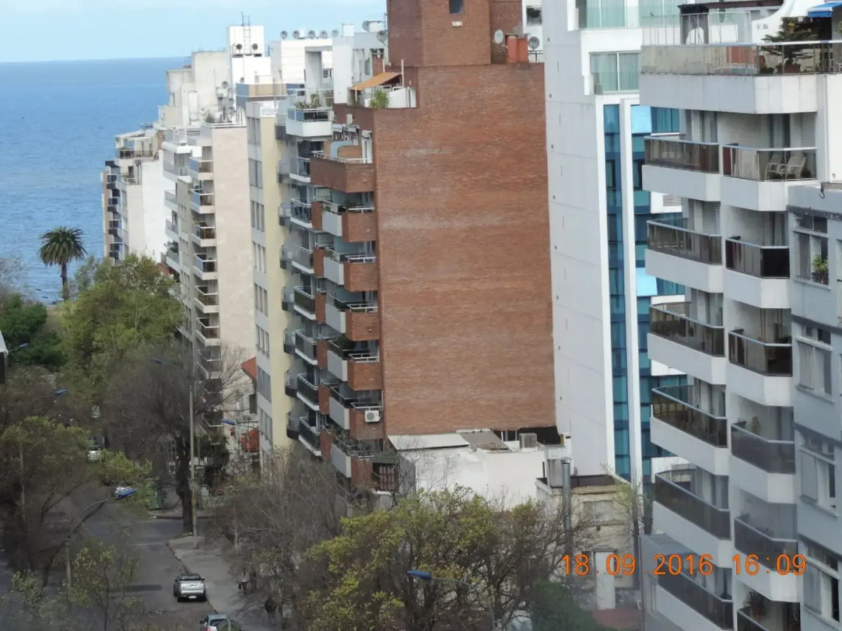 Alquiler Apartamento 2 Dormitorios, 2 Baños, 1 Garage. Montevideo Punta Carretas