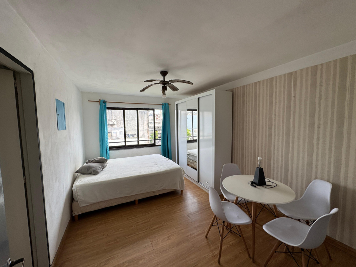 Venta Apartamento Monoambiente Luminoso Centro a 1 Cuadra de ORT Montevideo