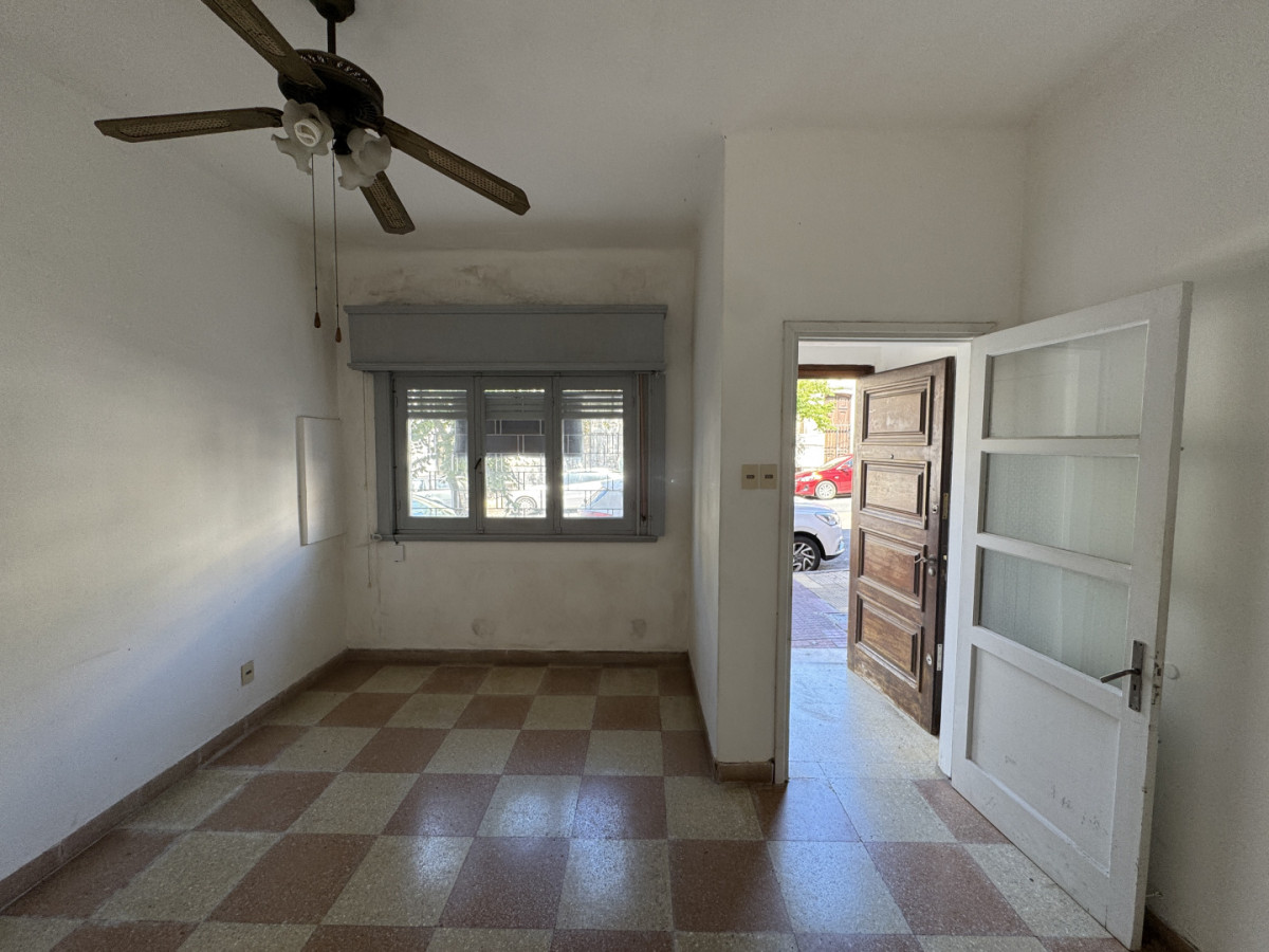 Venta Casa 2 Dormitorios con patio Palermo Montevideo 