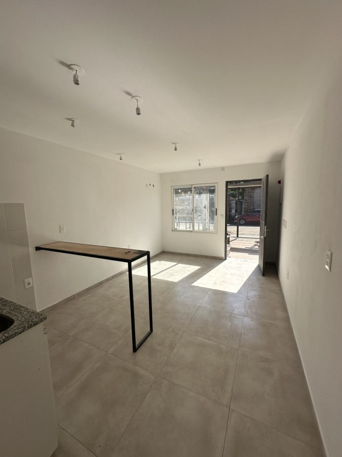 Venta Apartamento 1 Dormitorio Con Patio Y Cochera con buena renta Paysandu Uruguay