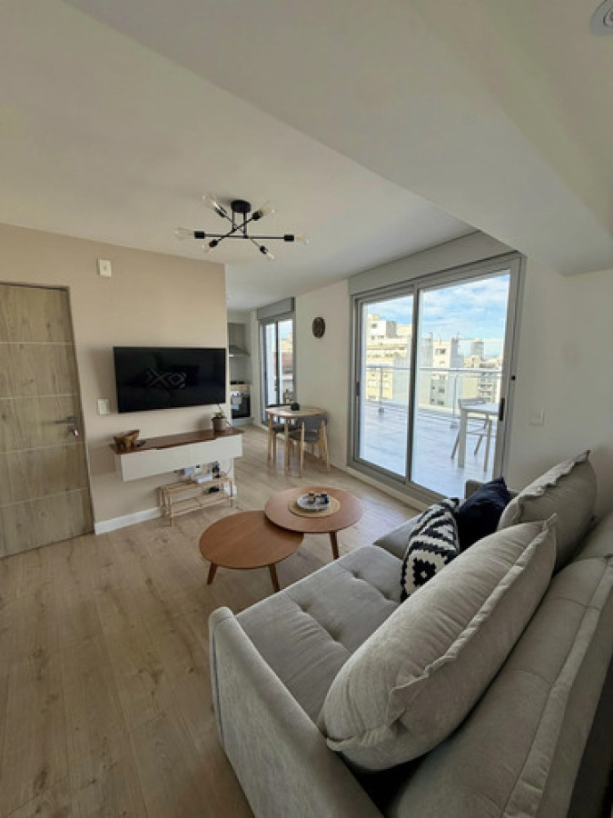 Alquiler Penthouse Con Amplia Terraza con o sin muebles En Cordón Montevideo