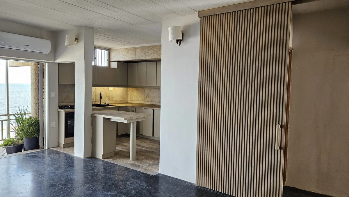 Alquiler Apartamento 2 Dormitorios frente al Mar. Malvin, Montevideo