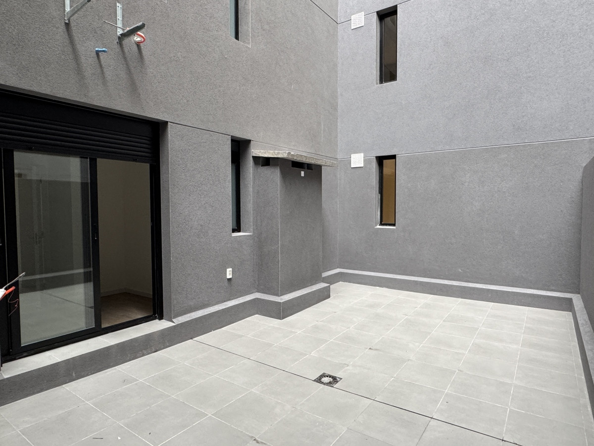 Venta Apartamento 1 Dormitorio a estrenar con patio y garage Cordon Montevideo
