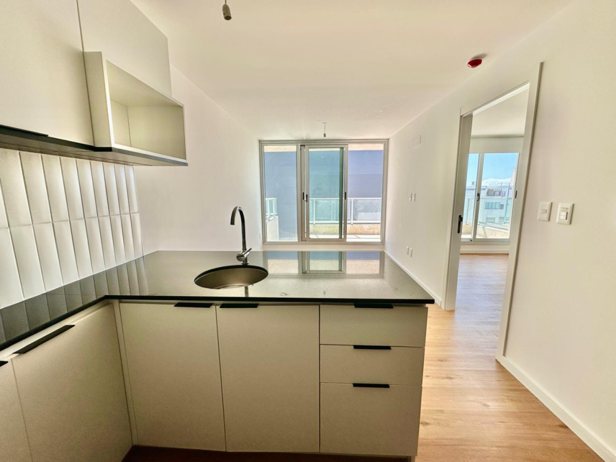 Alquiler Apartamento 1 Dormitorio a Estrenar Piso Alto Centro Montevideo