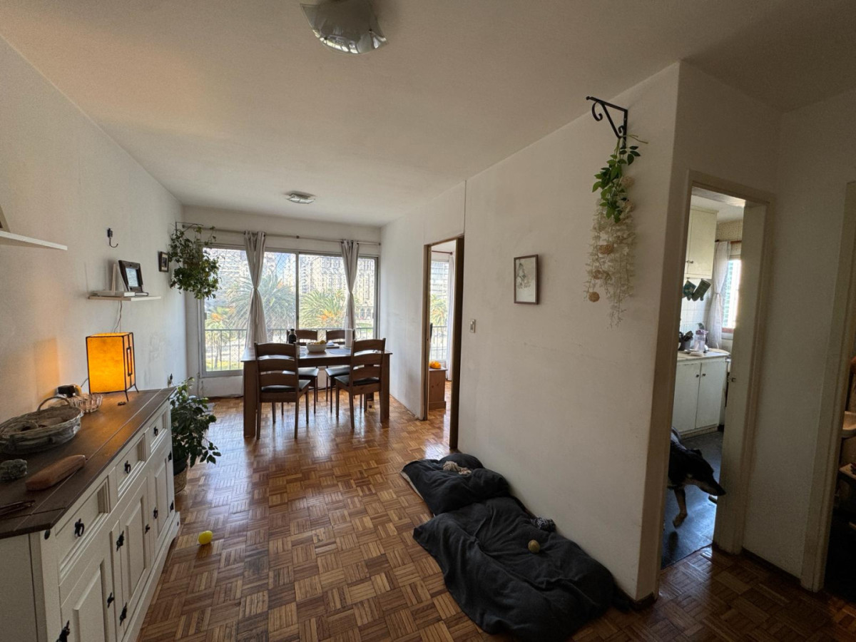 Alquiler Apartamento 4 Dormitorios, 2 Baños con Garage. Ciudad Vieja, Montevideo