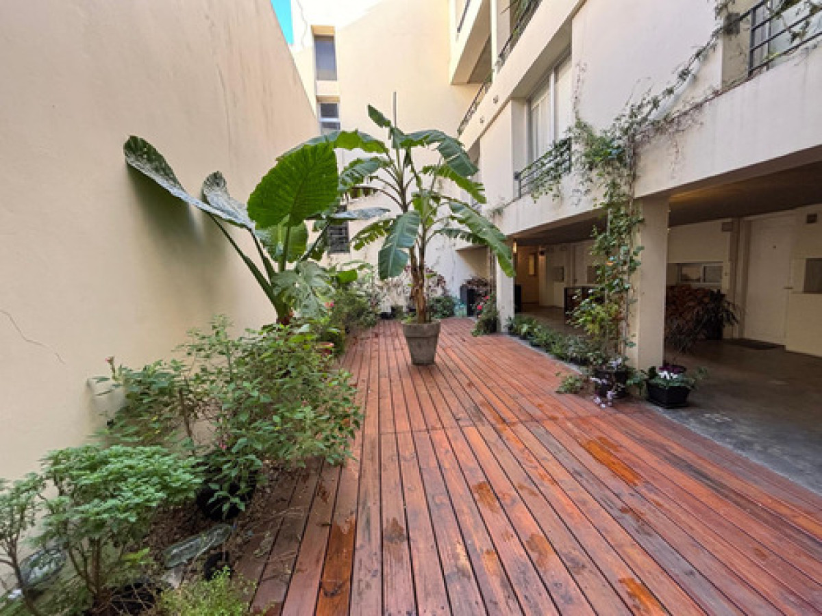 Alquiler Dúplex 1 Dormitorio + Escritorio con Terraza y Garaje - Muy Luminoso Ciudad Vieja Montevideo