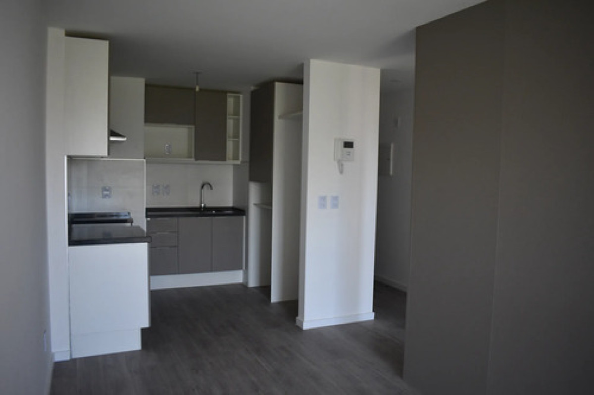 Alquiler Apartamento 1 Dormitorio semi equipado. Centro, Montevideo