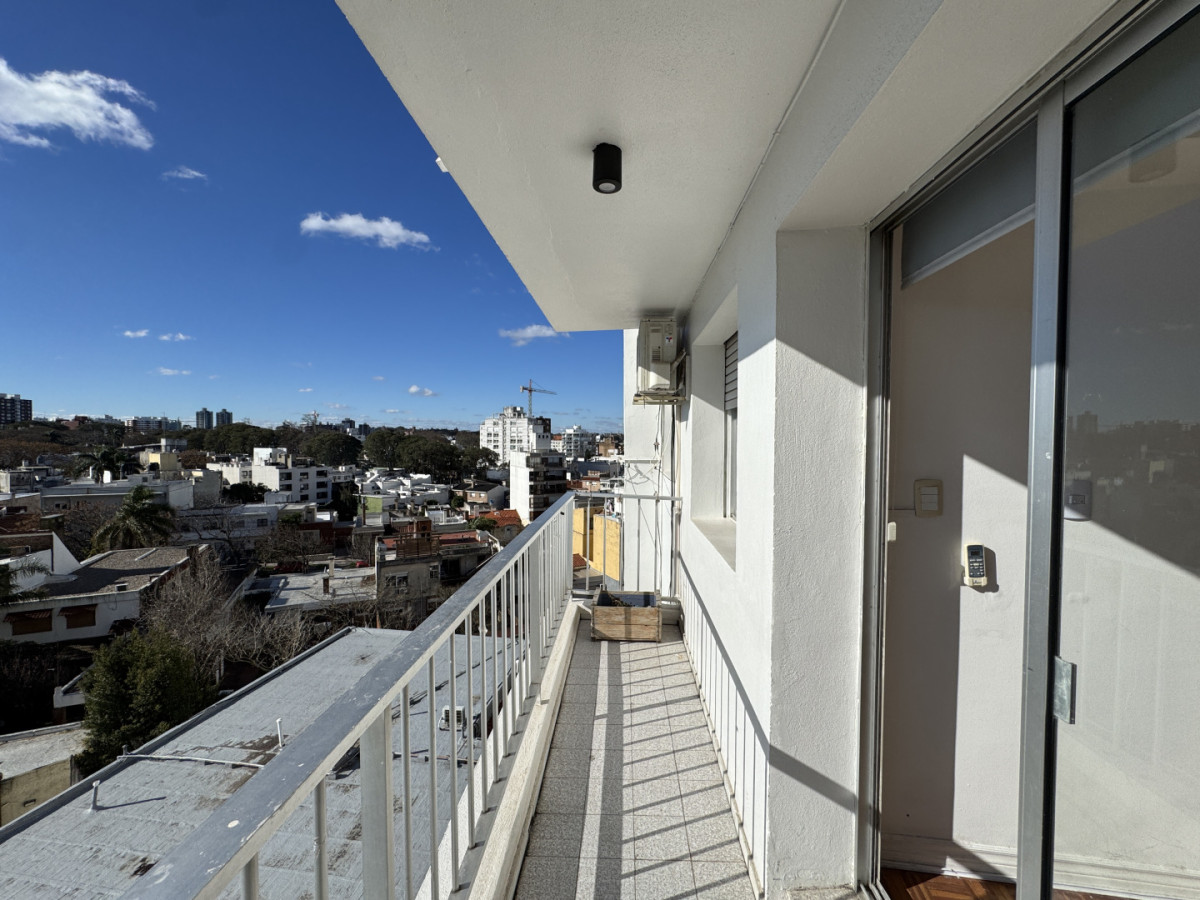 Alquiler Apartamento de 2 dormitorios y 2 baños sobre la Rambla de Malvín Montevideo
